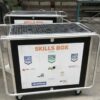 Meer en beter bewegen box 6 Skills Boxen, eenvoudig te voorzien van uw sponsoruitingen. Duurzaam aluminium Skillsbox ten behoeve van het Meer en Beter Bewegen programma op onder andere basisscholen.